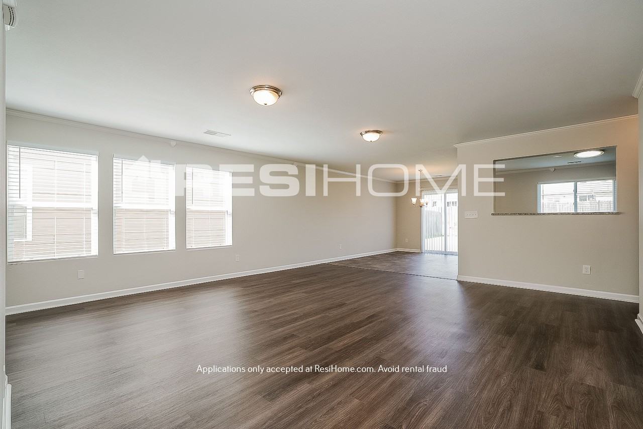 15148 Mill Valley Dr - Photo 3 of 23