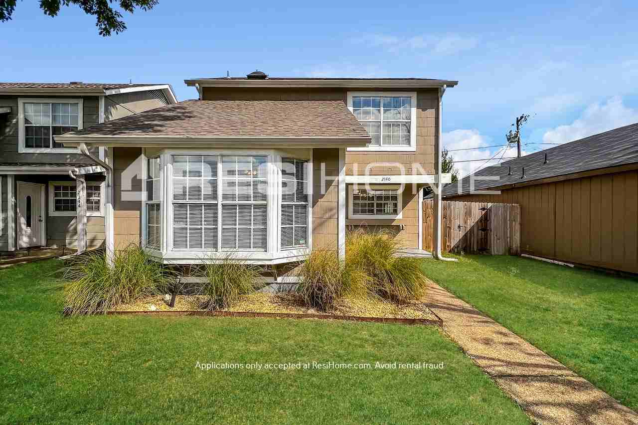 2140 Chatham Square Ct - Photo 3 of 24