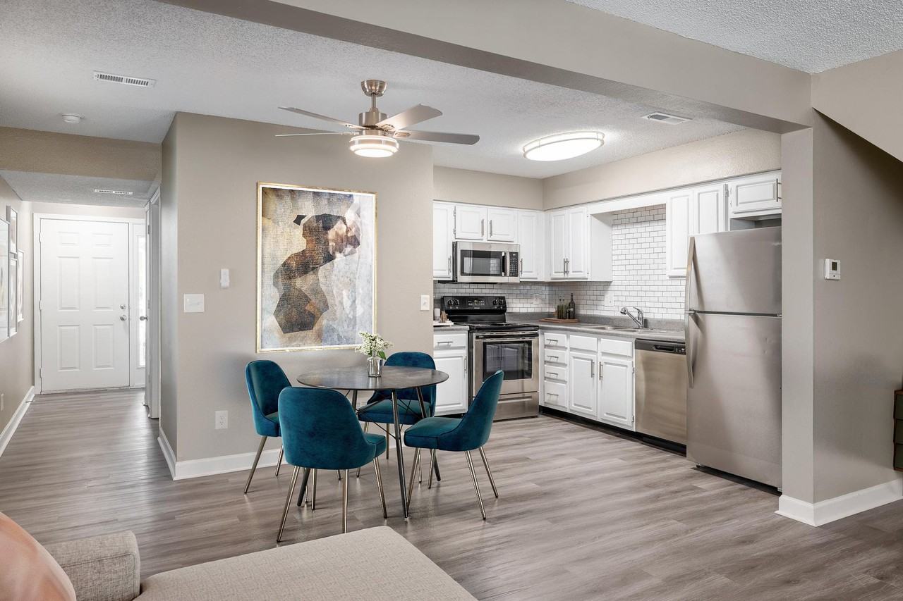 Timbercreek East Townhomes Apartments 1860 Se Timbercreek Ct, Blue