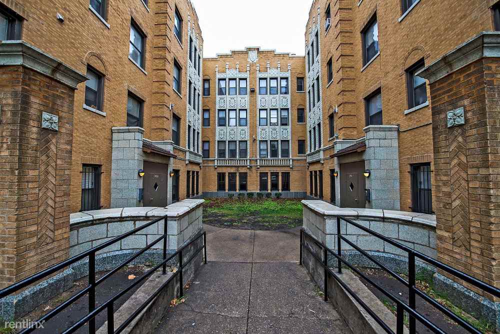 7316 S Jeffery Ave - Photo 2 of 8