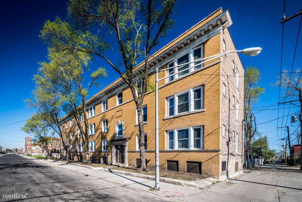 7155 S Green St - Photo 3 of 9