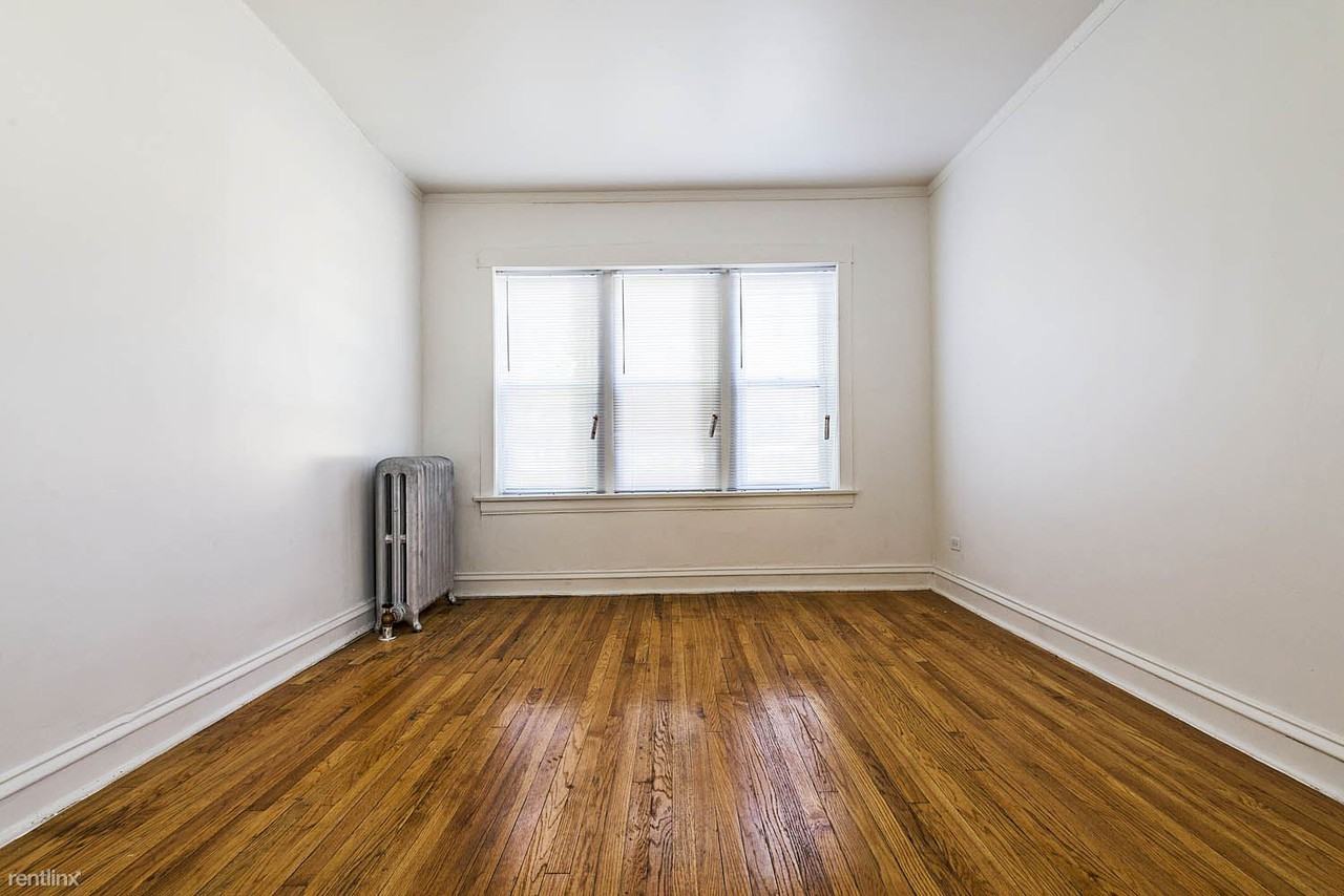 7253 S Blackstone Ave - Photo 2 of 10