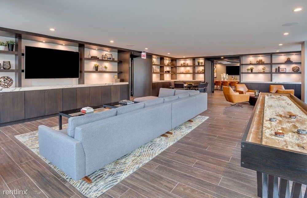 405 W Superior St - Photo 3 of 17