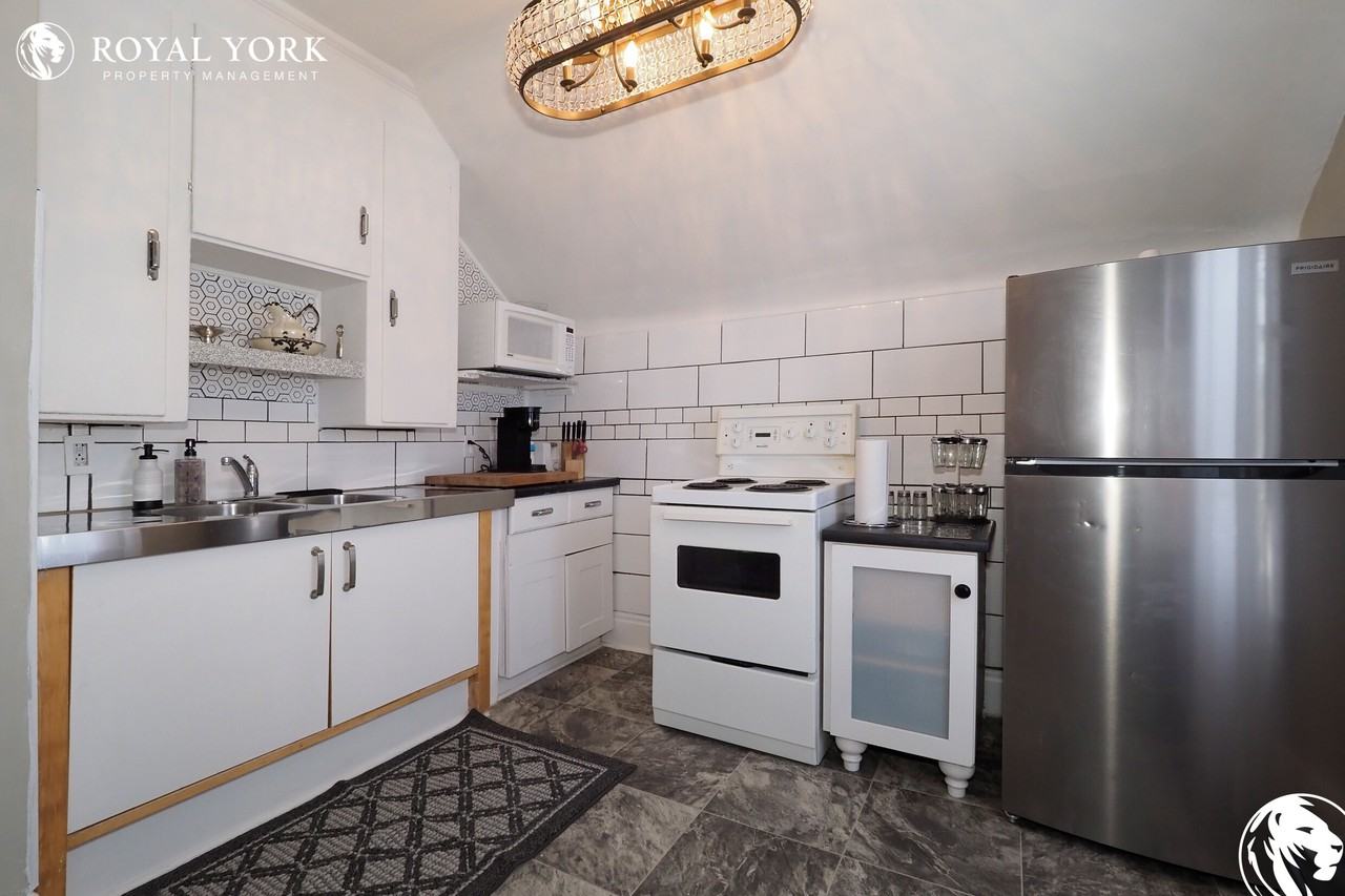 245 Bridgeport Rd E #1 - Photo 3 of 24