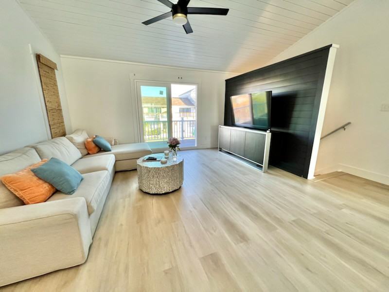 1 Gulf Breeze Ct #1 - Photo 4 of 39