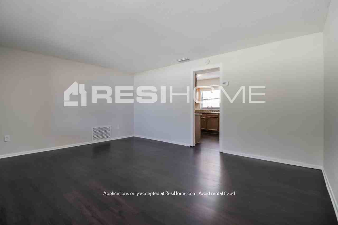 1305 Country Club Blvd - Photo 3 of 22