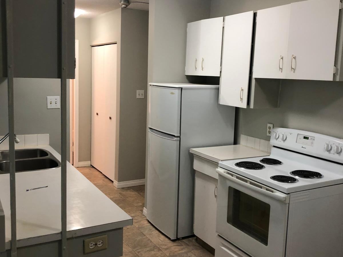 Carley Manor - Photo 3 of 8