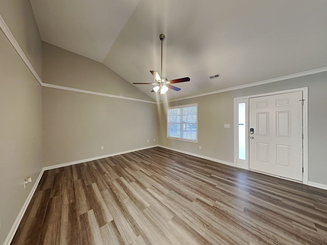 1301 Dublin Pl - Photo 3 of 18