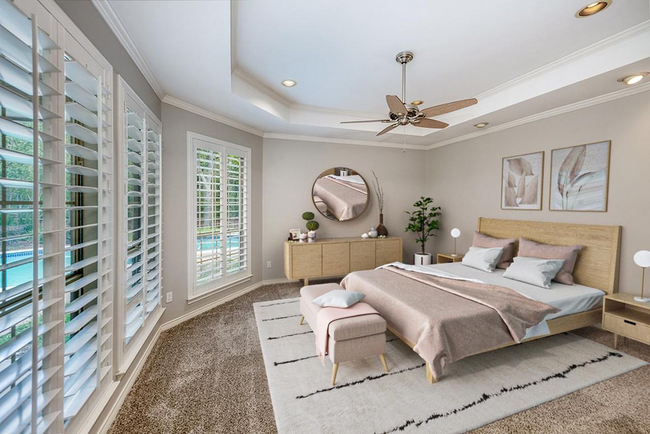 Stunning Woodbridge home with private pool & fenced yard - Photo 5 of 27