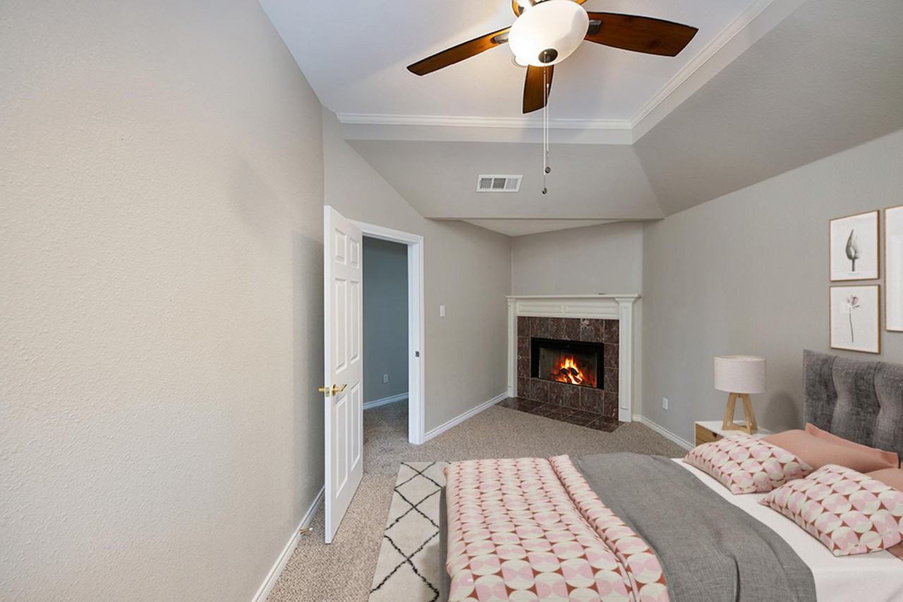 Stunning Woodbridge home with private pool & fenced yard - Photo 7 of 27
