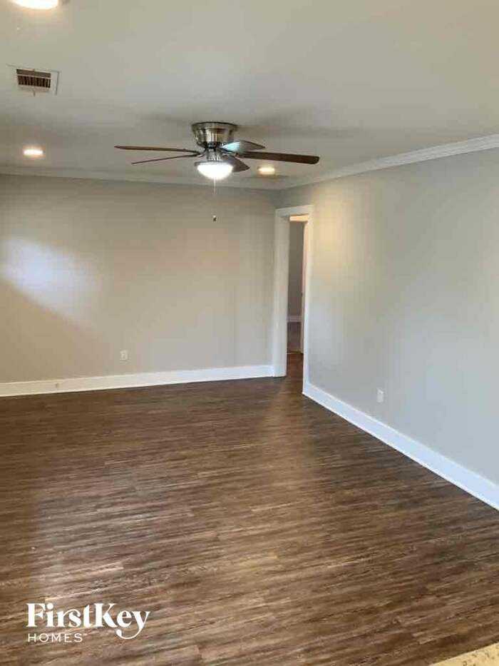 2292 Burroughs Ave Se - Photo 3 of 12