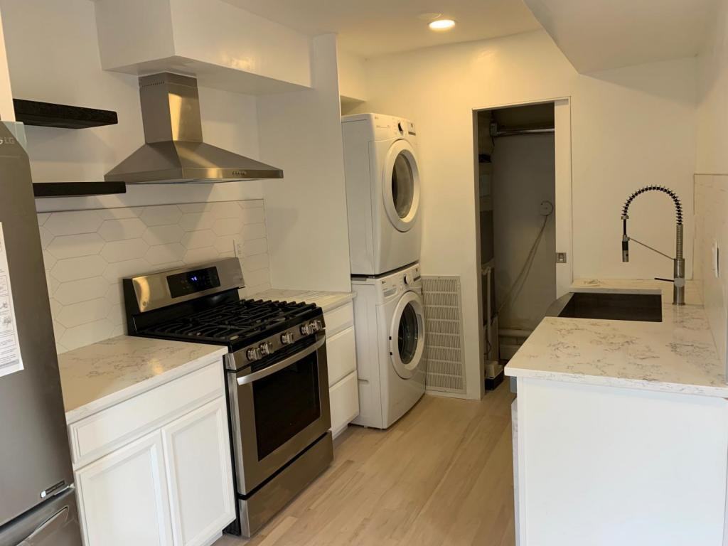 4523 Gault Pl Ne Apt 2 - Photo 7 of 18