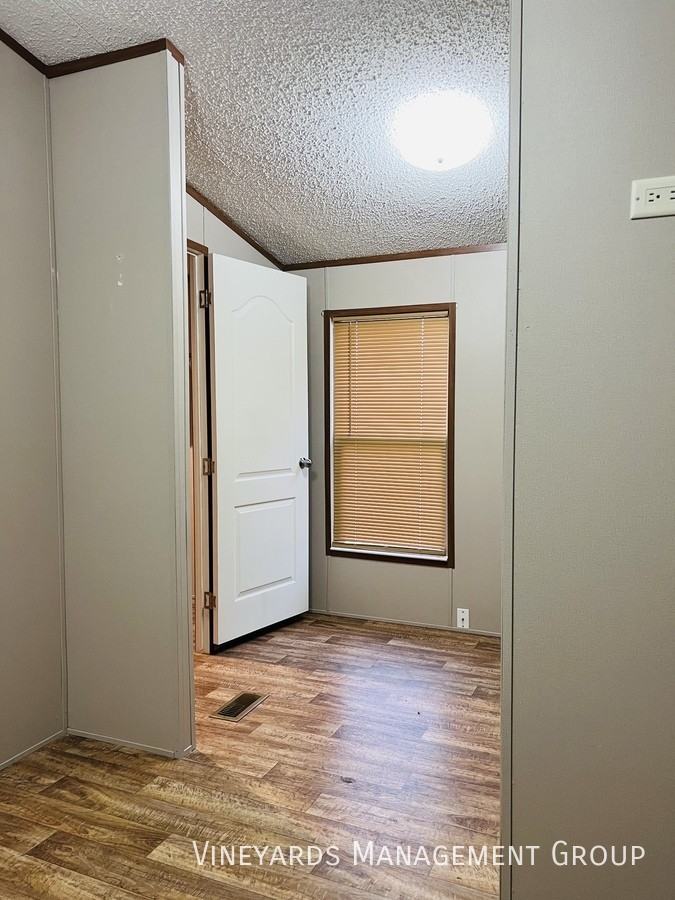 615 Mills Dr - Photo 2 of 11