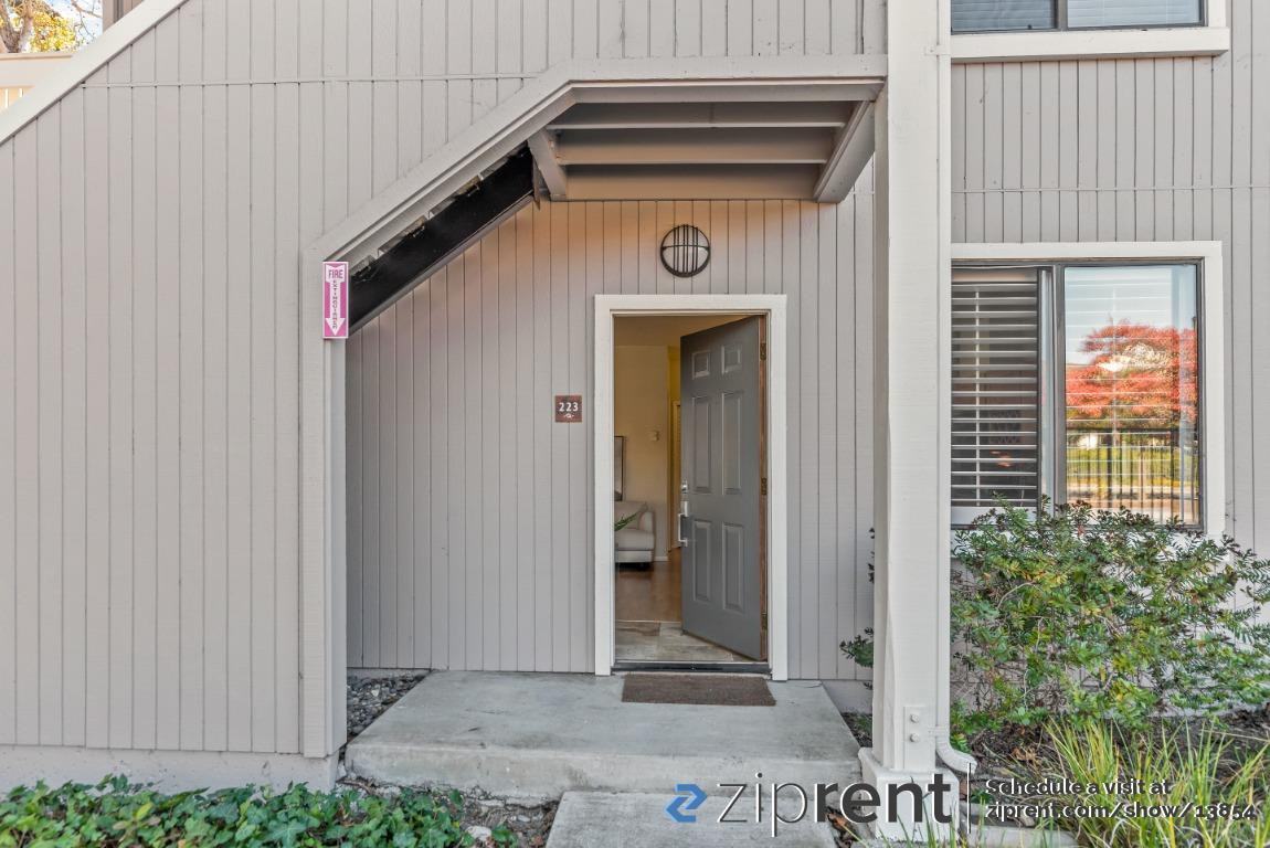 223 Schooner Ct - Photo 3 of 19