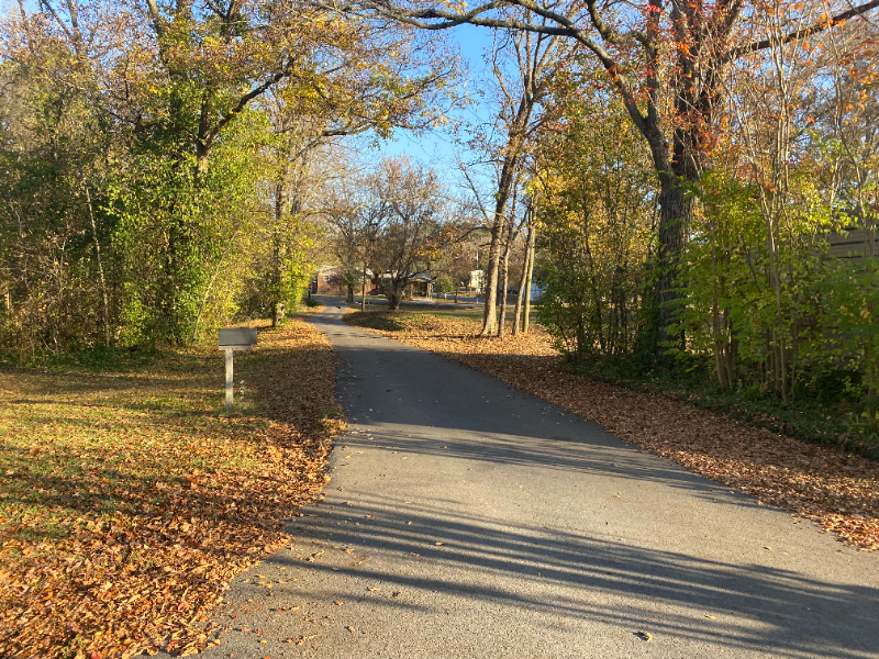 320 Smith Cir - Photo 3 of 13