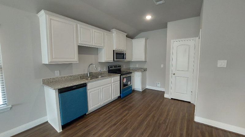 1425 Waverley Dr - Photo 3 of 16