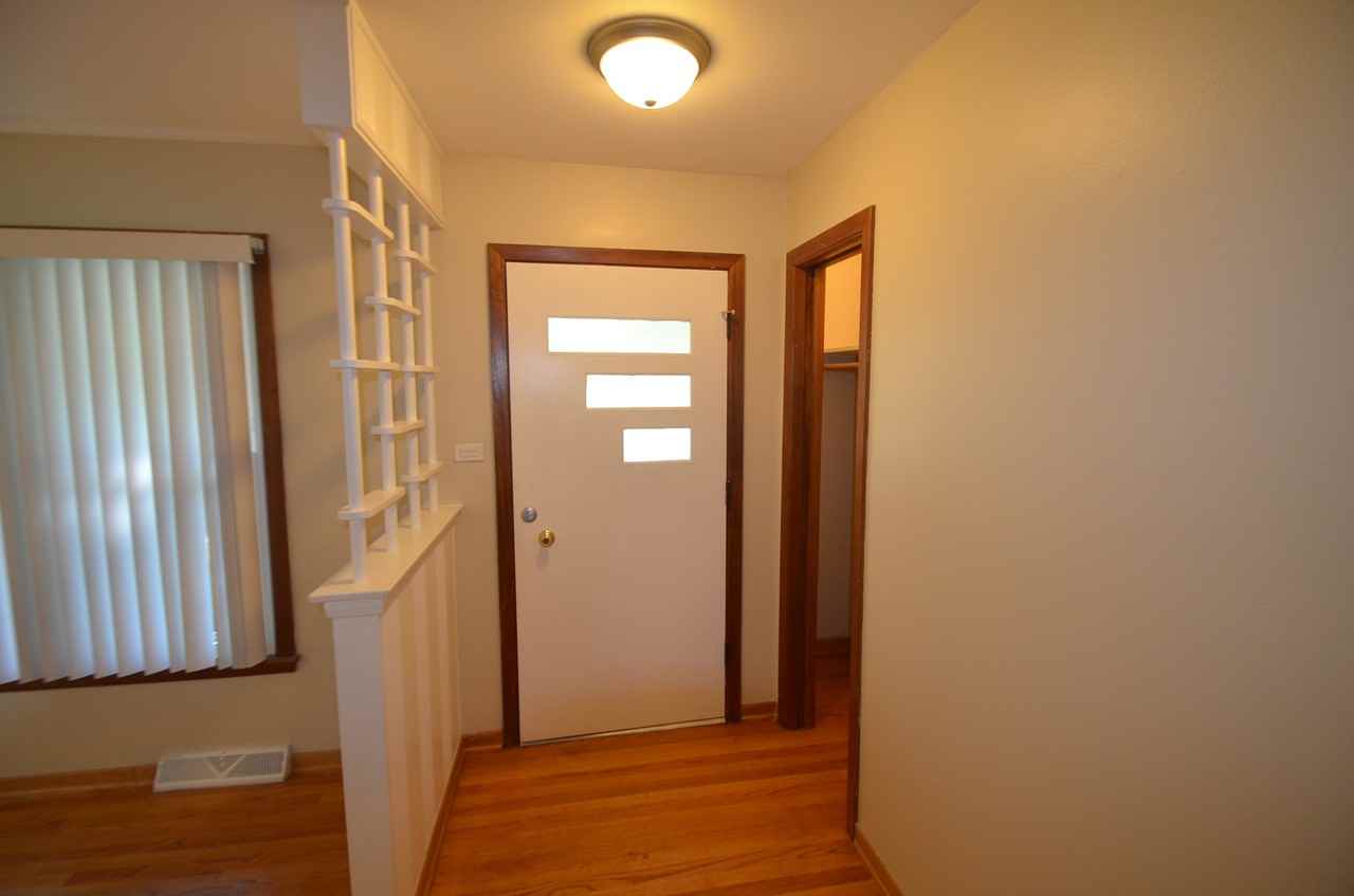 11930 S 74th Ave - Photo 2 of 10