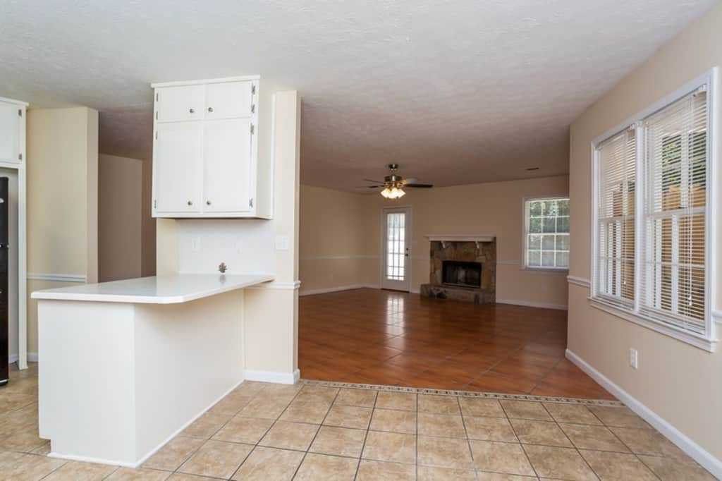 2449 Windridge Dr Ne - Photo 2 of 18