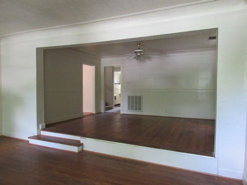 3117 Benbrook Blvd - Photo 3 of 9