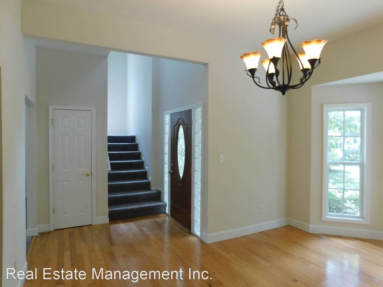 111 Seahorse Dr - Photo 3 of 47