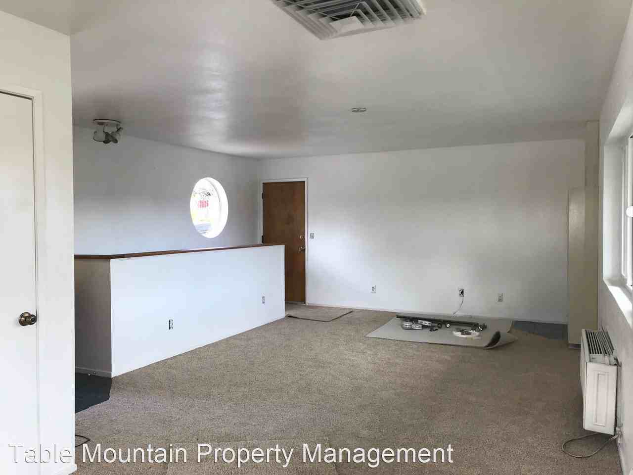 110 Acacia Ave - Photo 3 of 8