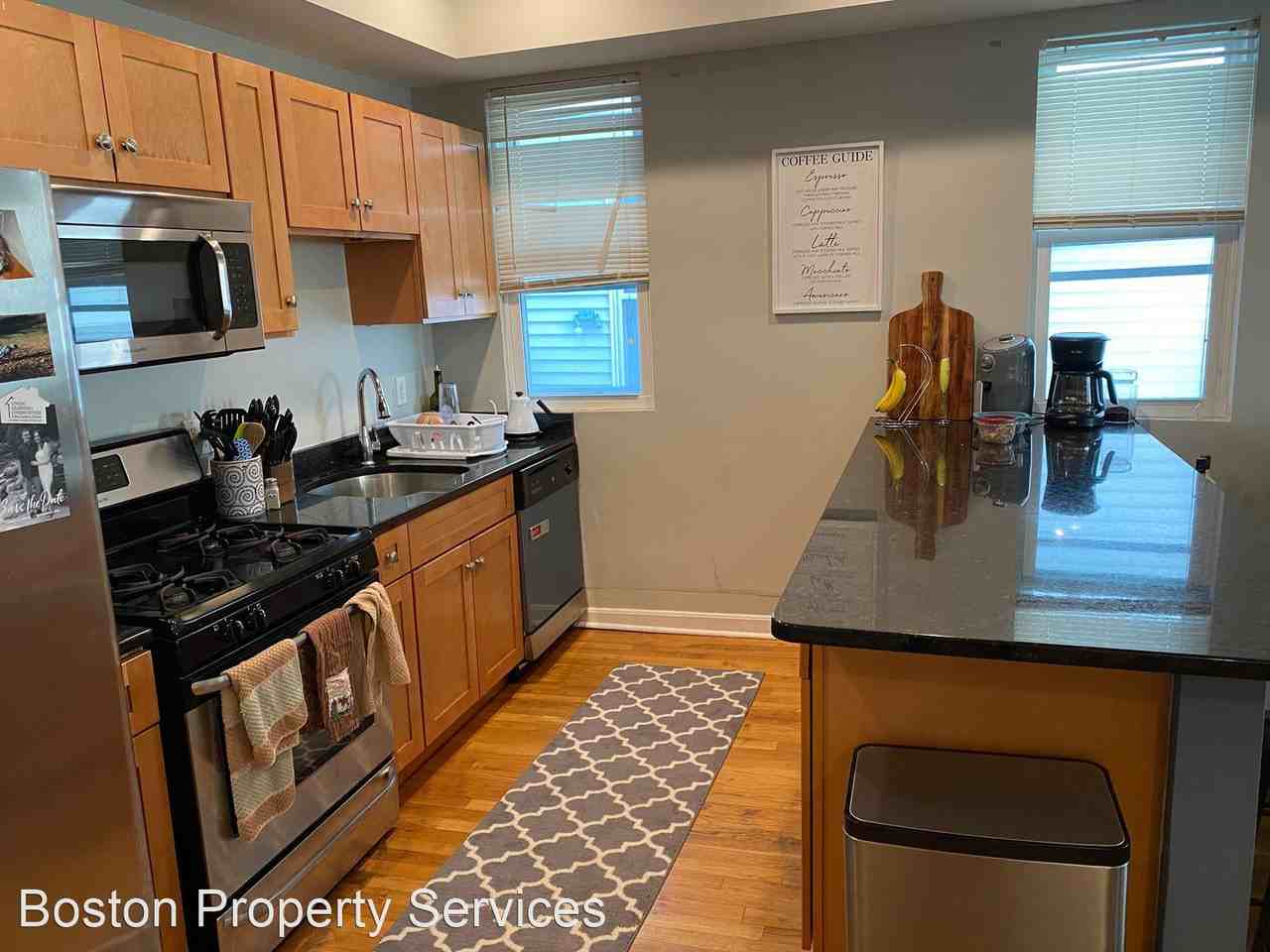 820 Parker St - Photo 2 of 13