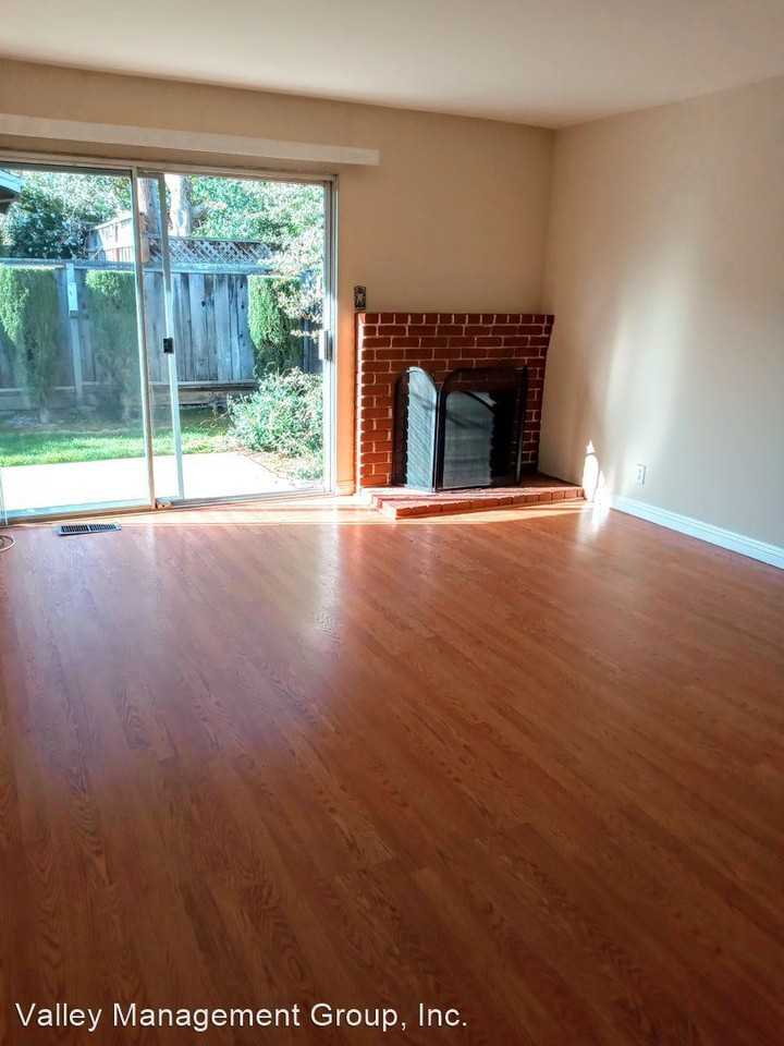 3070-3072 Walgrove Wy - Photo 3 of 25