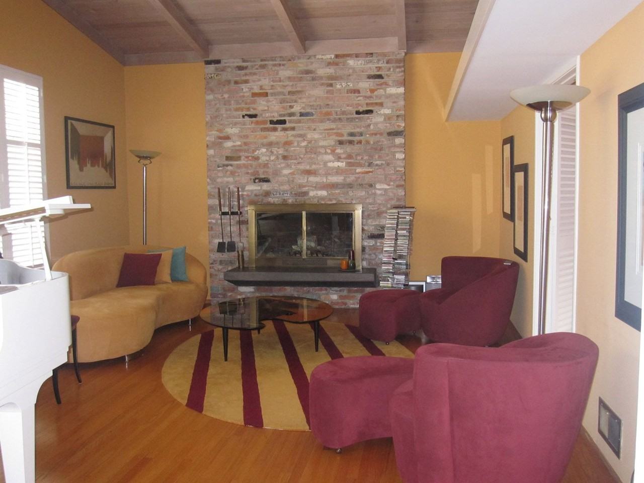 351 N Almenar Dr - Photo 2 of 7