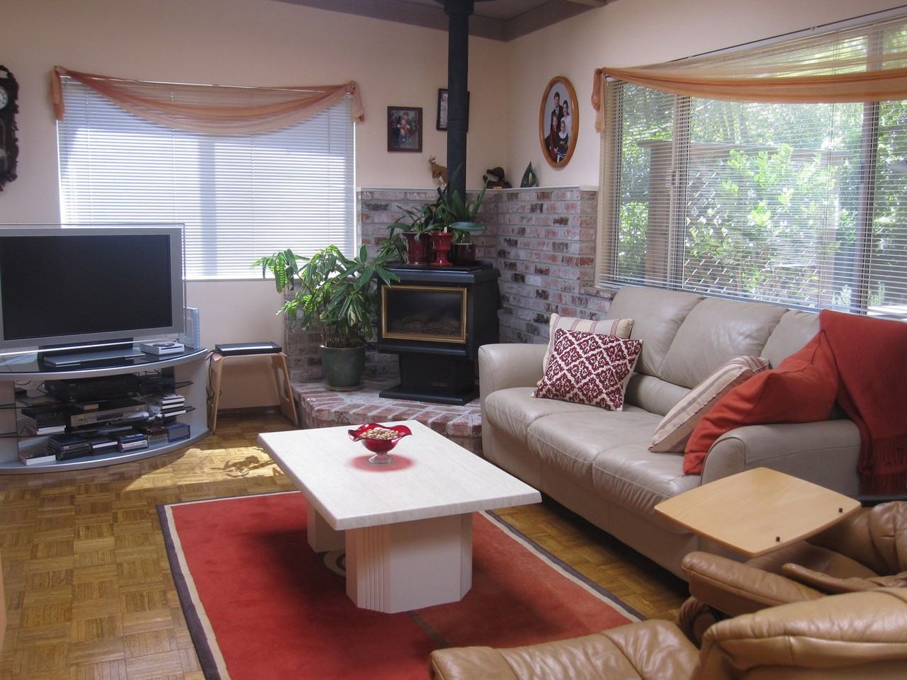 351 N Almenar Dr - Photo 3 of 7