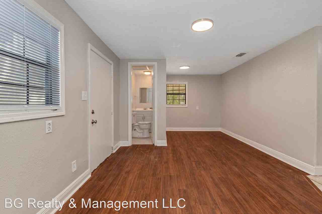 565 Parish Rd - Photo 2 of 10