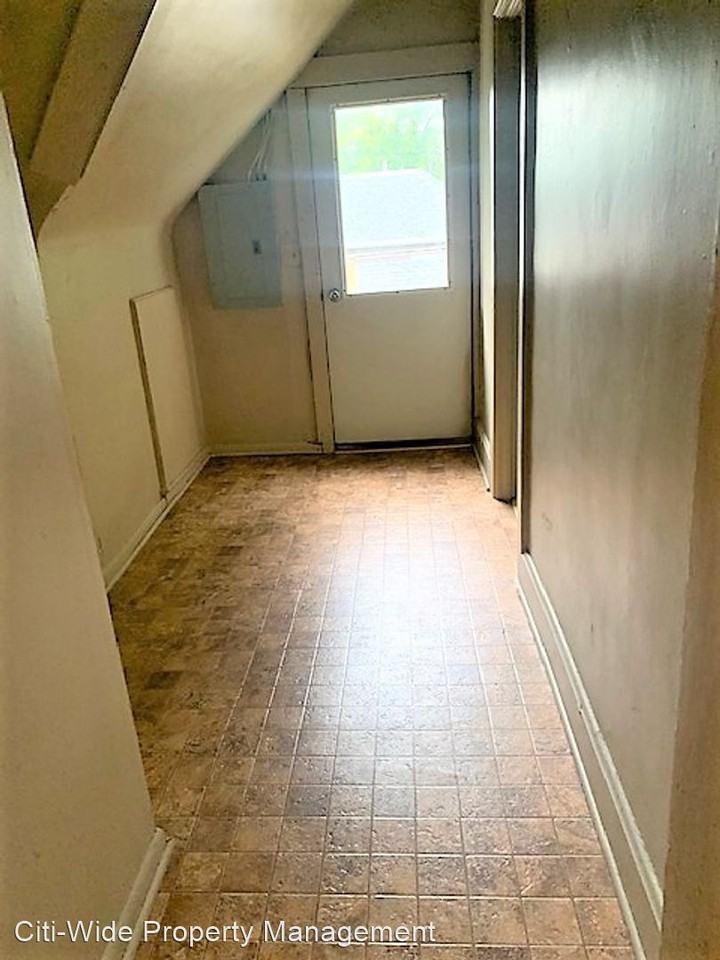 525 2nd St SE - Photo 3 of 10