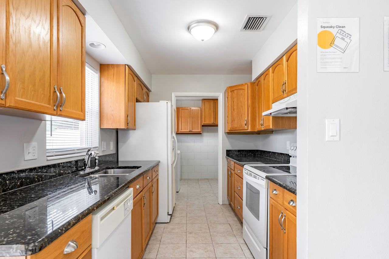 Sextant Ct - Photo 6 of 12