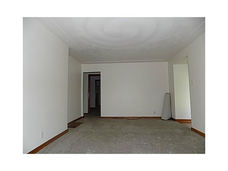 2745 McMorran Rd - Photo 2 of 21