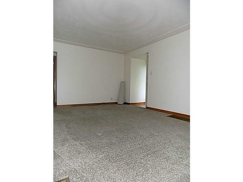 2745 McMorran Rd - Photo 3 of 21