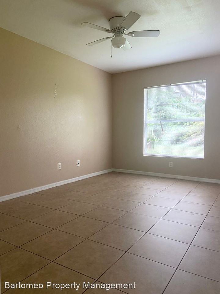 349/351 Justice Ave - Photo 3 of 12