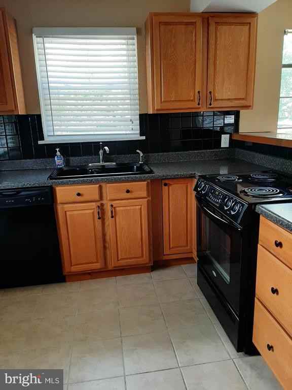 5123 Main St - Photo 2 of 12