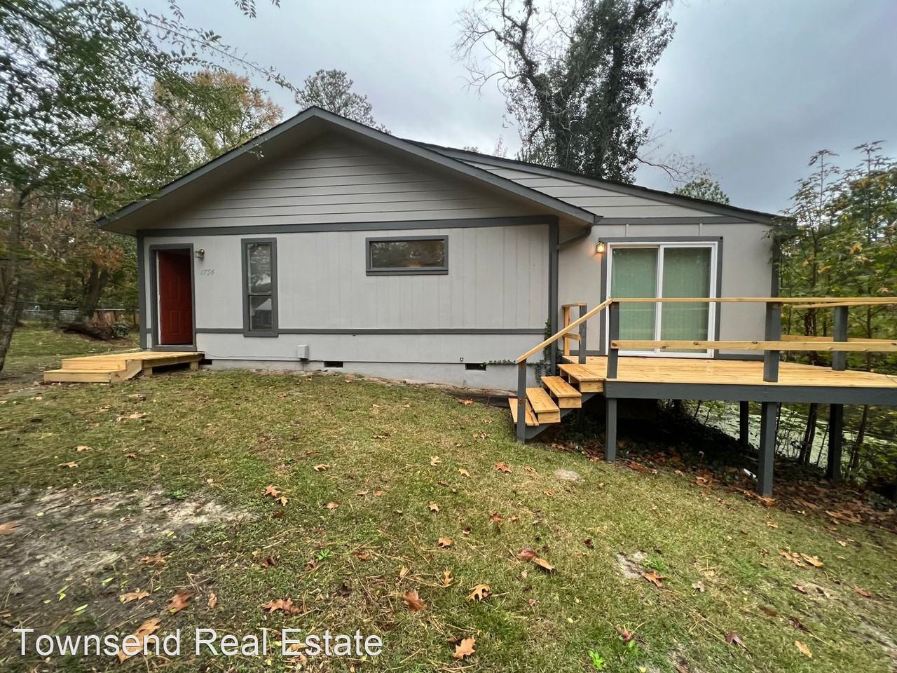 1734 Shiloh Dr Apt A - Photo 2 of 17
