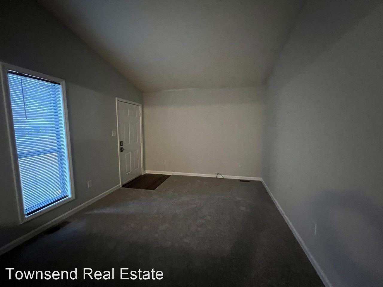 1734 Shiloh Dr Apt A - Photo 3 of 17