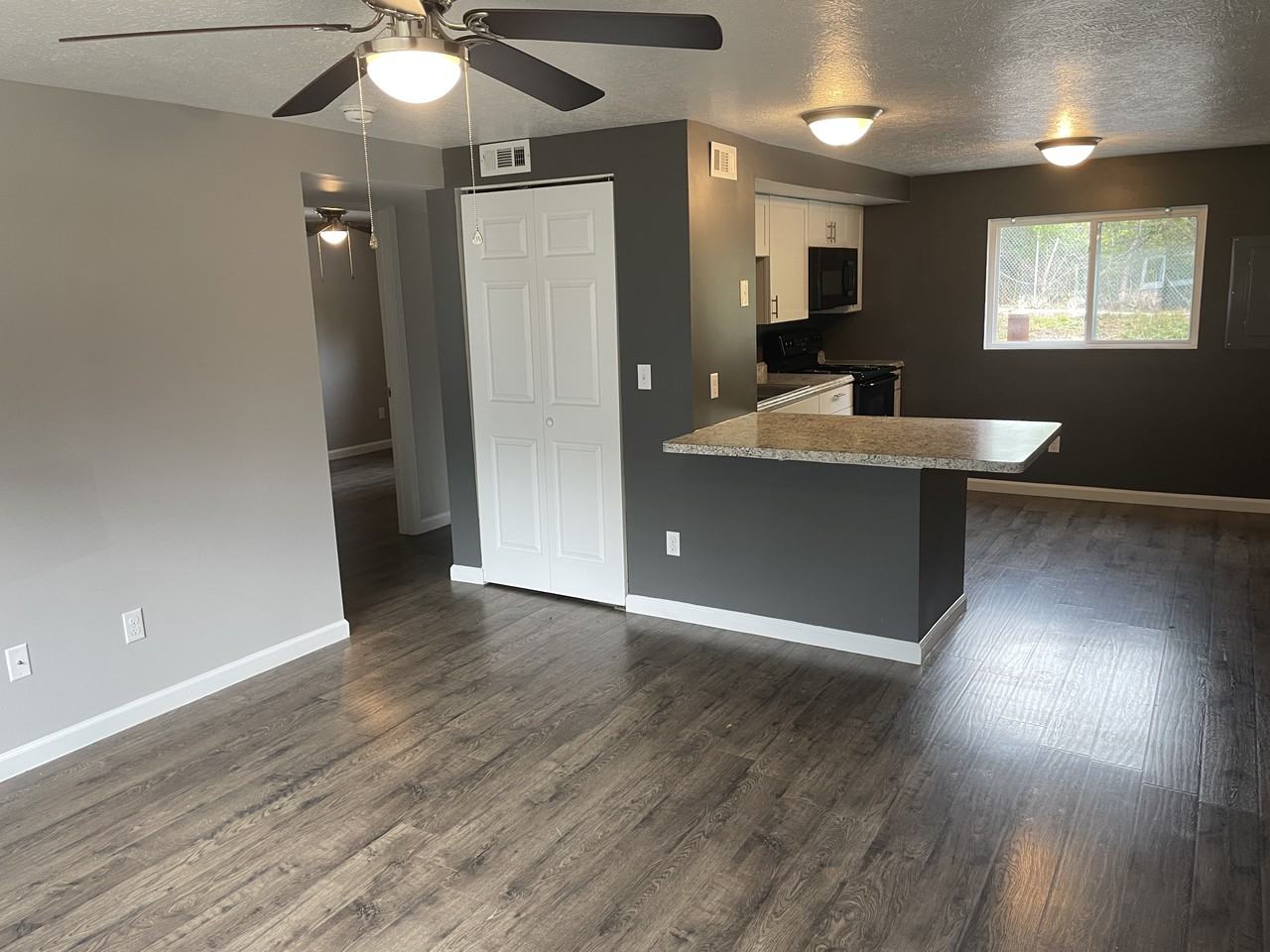 299 Martha Ave - Photo 2 of 11