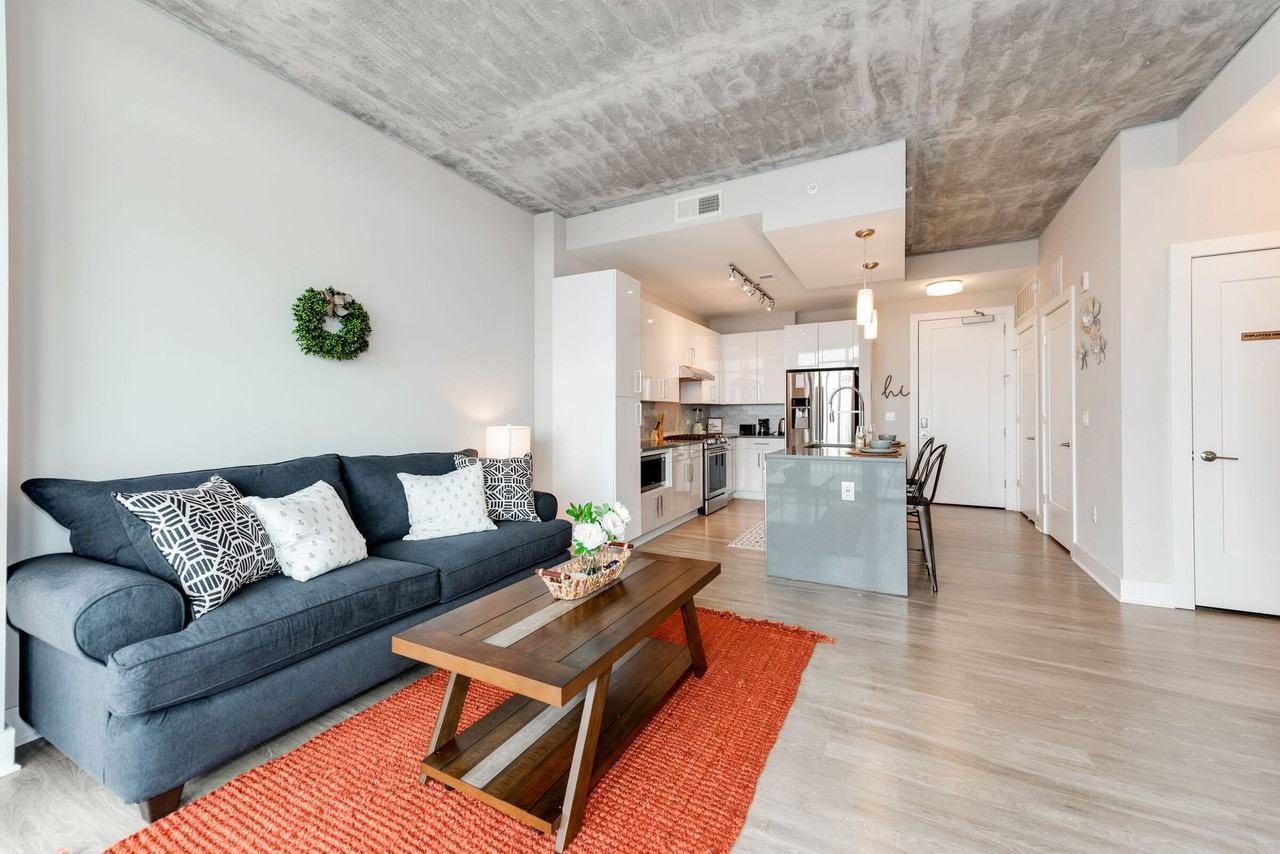 225 S Poplar St - Photo 2 of 27