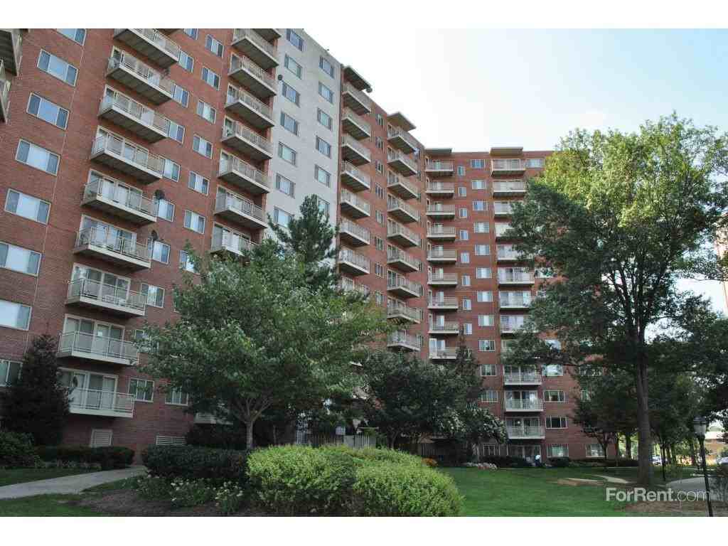 Seminary Towers Apartments - Photo 2 of 19