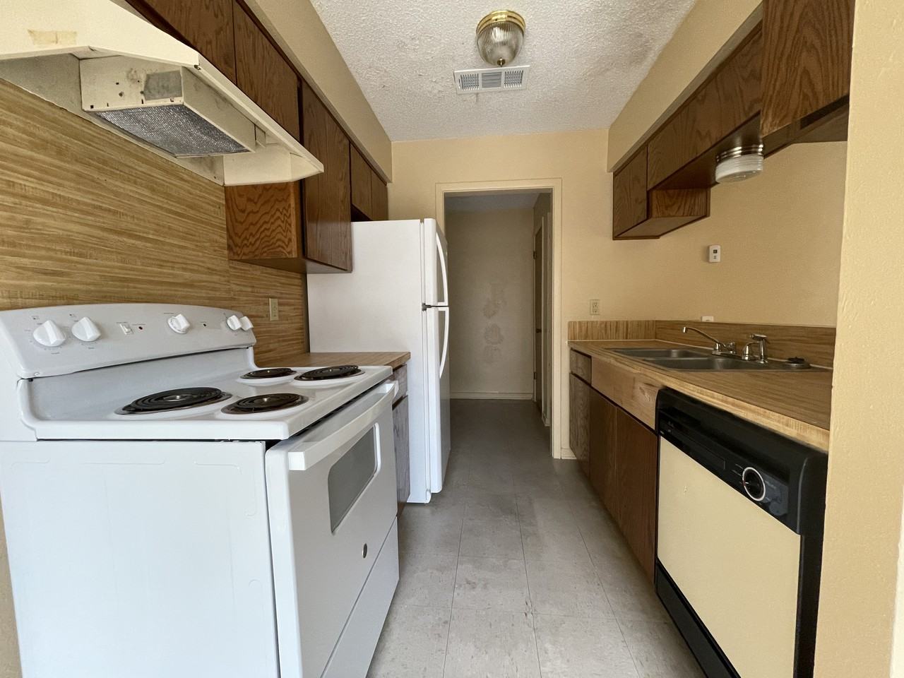 1208 Covey Ln - Photo 2 of 12