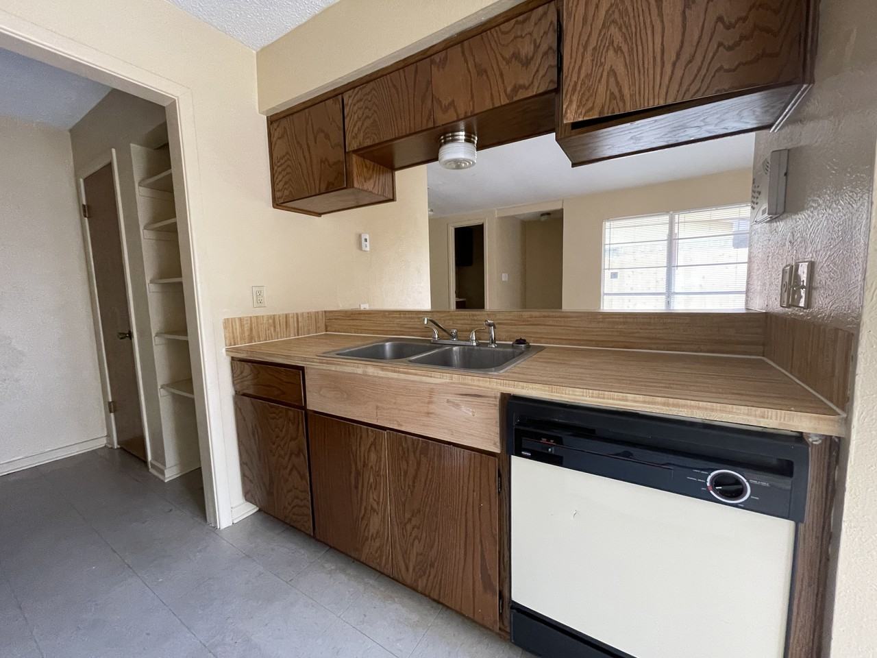 1208 Covey Ln - Photo 3 of 12