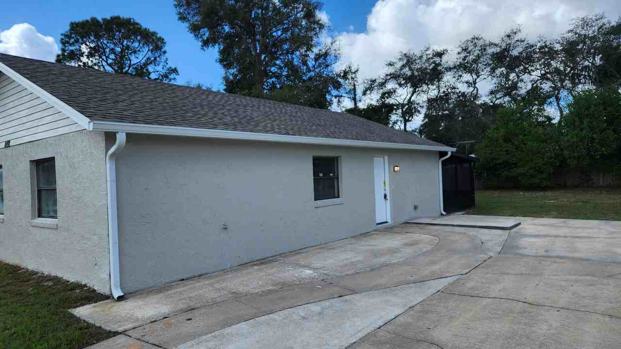 1492 Providence Blvd - Photo 2 of 16