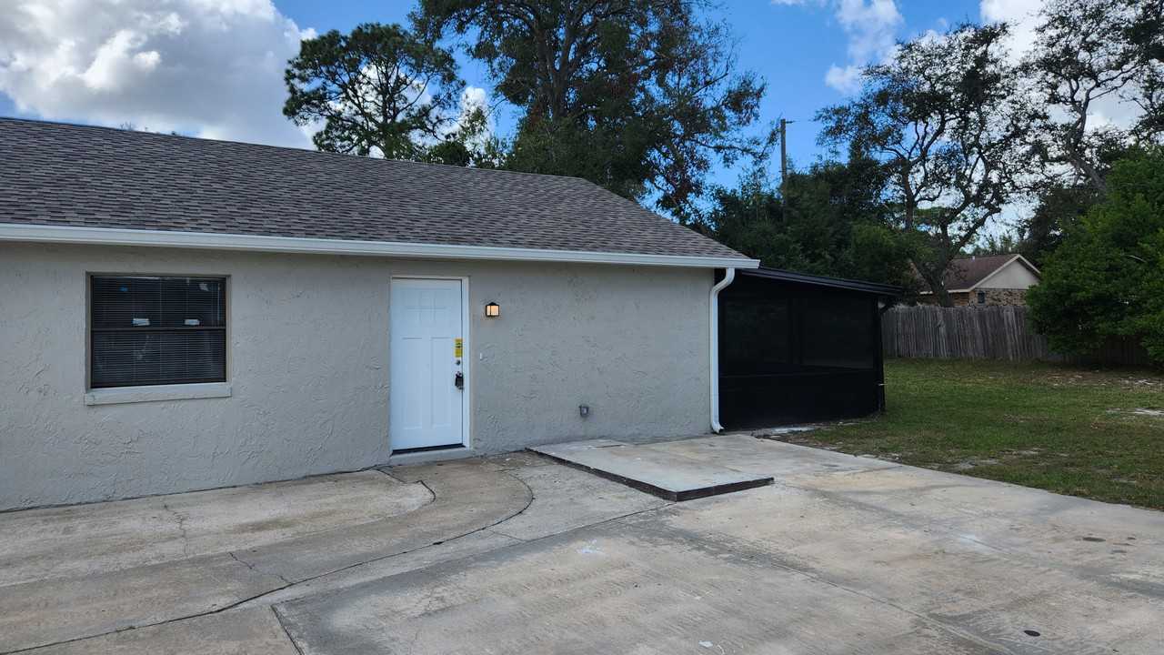 1492 Providence Blvd - Photo 3 of 16