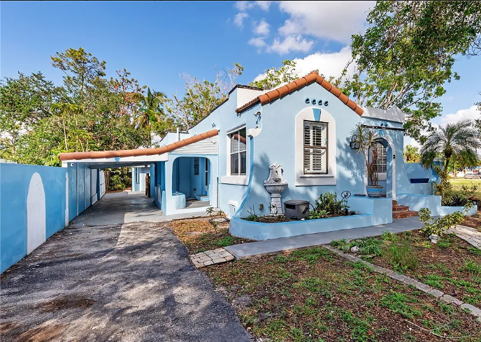 2255 Katherine St - Photo 3 of 17