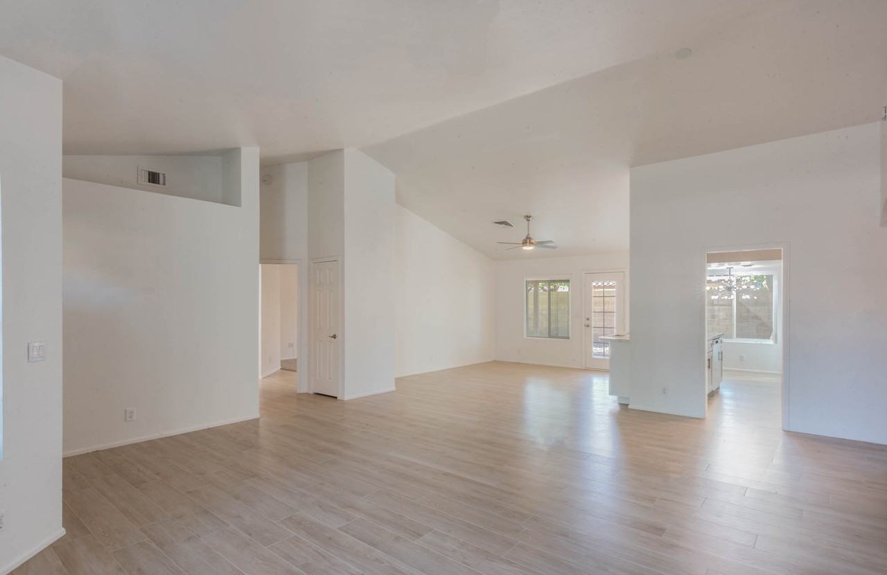 1027 E Hearne Way - Photo 3 of 12