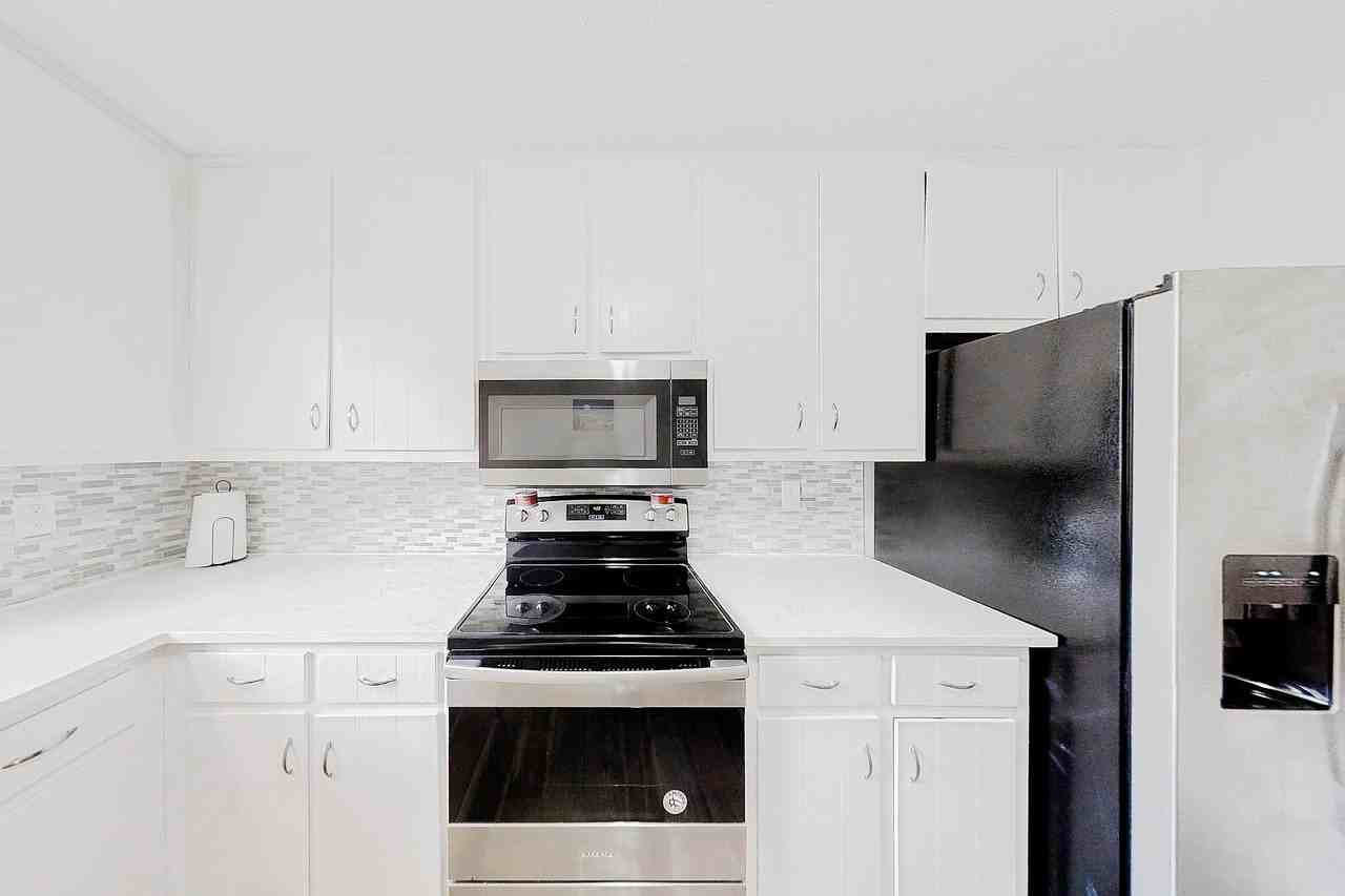 2731 Rockdale Dr - Photo 3 of 8