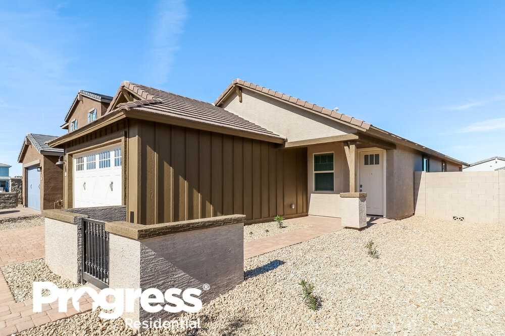 10738 W Mobile Ln - Photo 3 of 21