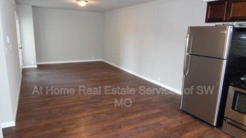 930 S Campbell Ave - Photo 2 of 8